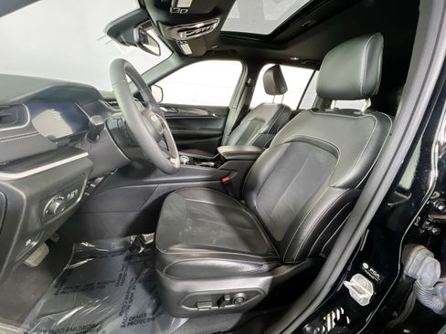 Used 2023 Jeep Grand Cherokee Altitude image 20