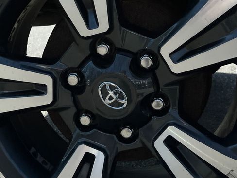 Used 2016 Toyota Tacoma TRD Sport image 10