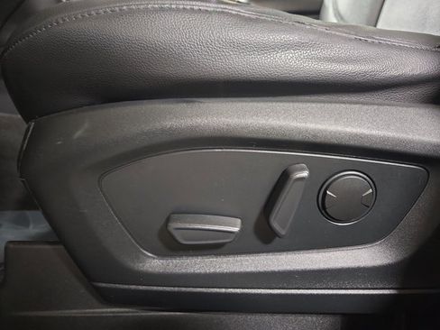 Used 2020 Ford Explorer XLT w/ Equipment Group 202A image 31