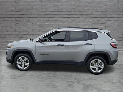 Used 2023 Jeep Compass Latitude w/ Convenience Group AWD/4WD image 7