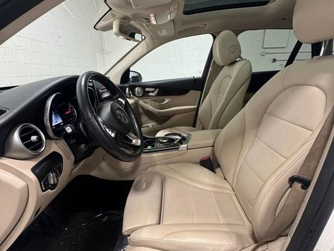 Used 2018 Mercedes-Benz GLC 300 4MATIC image 11