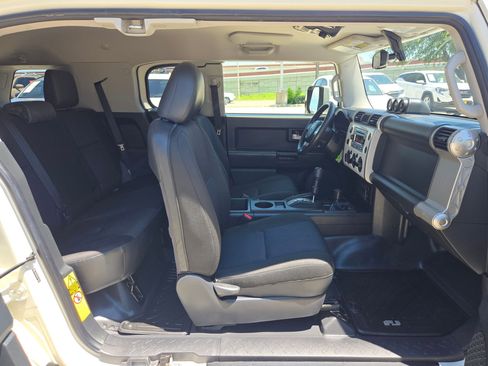 Used 2014 Toyota FJ Cruiser 4WD w/ Convenience Package image 26
