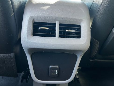 Used 2024 GMC Terrain SLT image 32