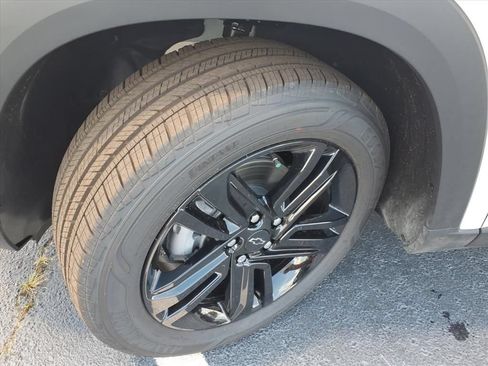 New 2026 Chevrolet Trax ACTIV w/ Sunroof Package FWD image 16