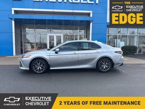Used 2022 Toyota Camry XLE w/ Navigation Upgrade Package FWD image 1