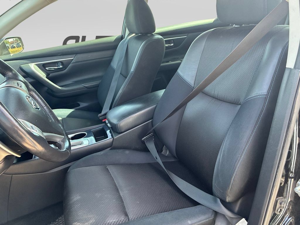 Used 2018 Nissan Altima 2.5 SR FWD image 11