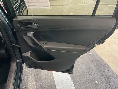 Used 2018 Volkswagen Tiguan SE w/ Panoramic Sunroof Package AWD/4WD image 5