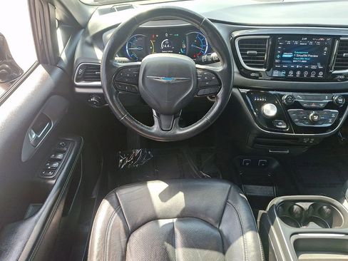 Used 2020 Chrysler Pacifica Touring-L w/ S Appearance Package FWD image 14