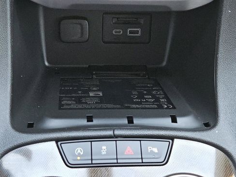 Used 2022 GMC Acadia AT4 w/ Technology Package image 14