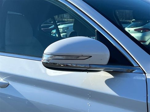 Used 2024 Genesis G70 2.5T image 7