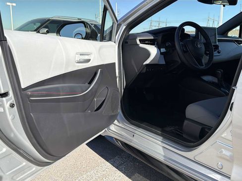 Used 2025 Toyota Corolla SE image 16