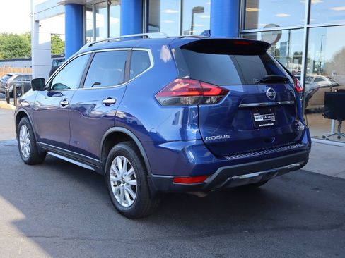 Used 2018 Nissan Rogue SV w/ Premium Package AWD/4WD image 3