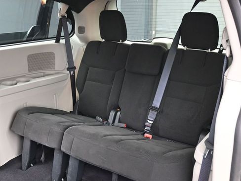 Used 2016 Dodge Grand Caravan SE FWD image 33