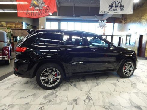 Used 2021 Jeep Grand Cherokee SRT image 4