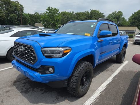 Used 2021 Toyota Tacoma TRD Sport w/ TRD Premium Sport Package AWD/4WD image 10