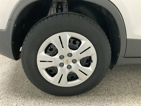 Used 2018 Chevrolet Trax LS w/ LPO, Cargo Package image 11