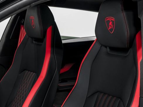 Used 2025 Lamborghini Urus SE image 21