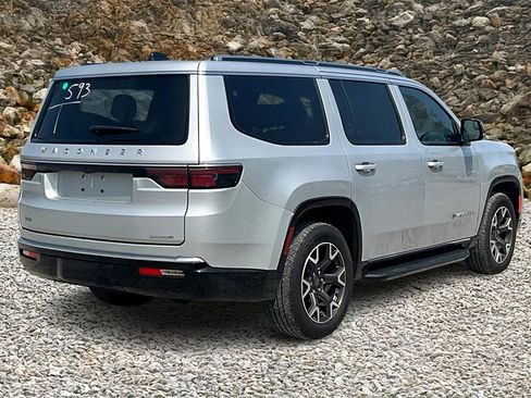 Used 2024 Jeep Wagoneer Series III image 2