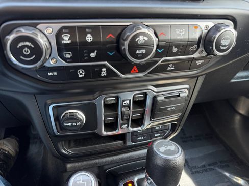 Used 2023 Jeep Wrangler Unlimited Sahara w/ Cold Weather Group AWD/4WD image 27