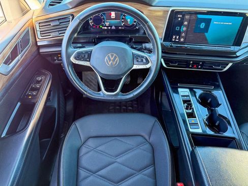 Used 2025 Volkswagen Atlas SE image 19
