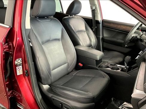 Used 2018 Subaru Outback 2.5i Limited image 7