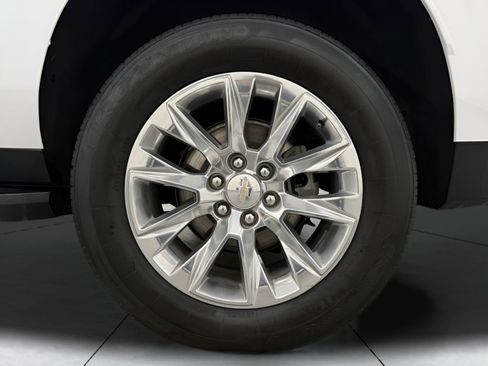 Used 2023 Chevrolet Suburban Premier image 28