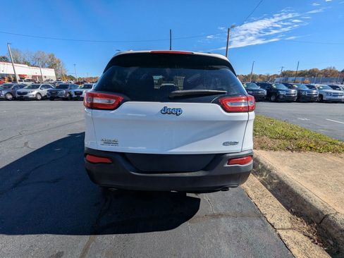 Used 2014 Jeep Cherokee Latitude w/ Cold Weather Group image 6