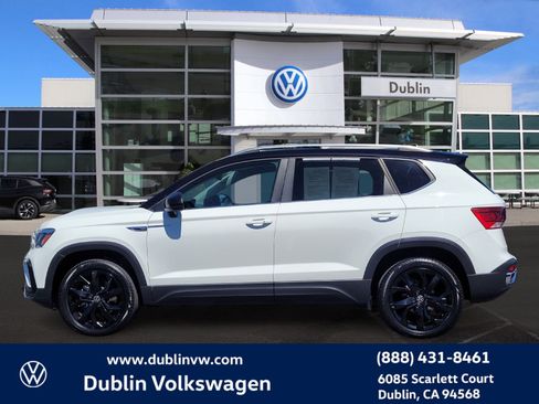 Certified 2023 Volkswagen Taos SE image 7