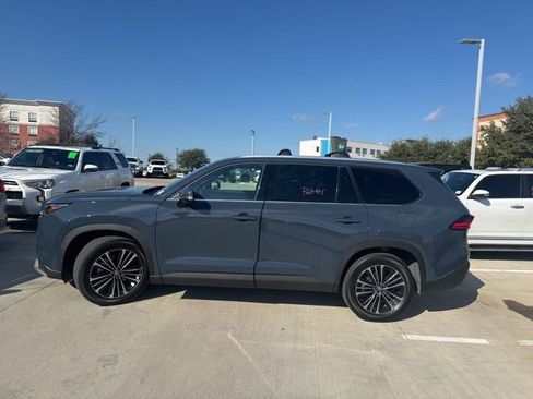 Used 2024 Toyota Grand Highlander AWD Hybrid image 6