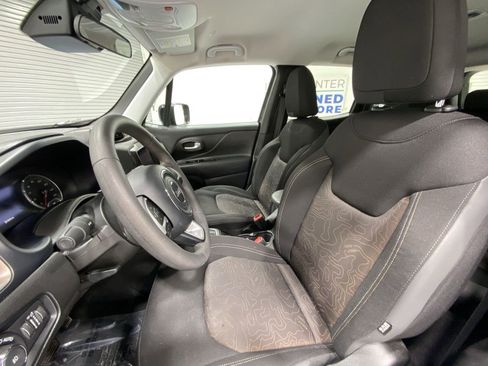 Used 2023 Jeep Renegade Latitude AWD/4WD image 11