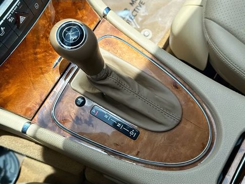 Used 2009 Mercedes-Benz E 350 Sedan image 26