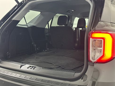 Used 2022 Ford Explorer XLT w/ Equipment Group 202A image 8