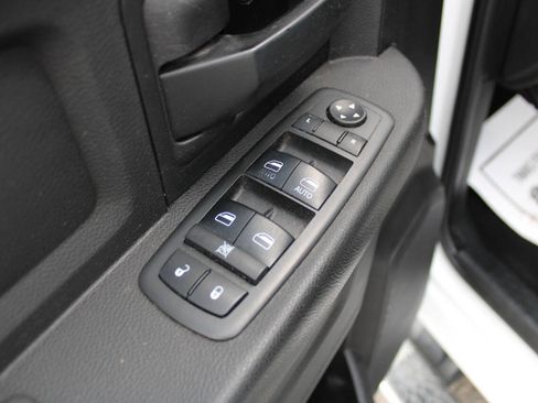 Used 2018 RAM 2500 Tradesman w/ Chrome Appearance Group image 22