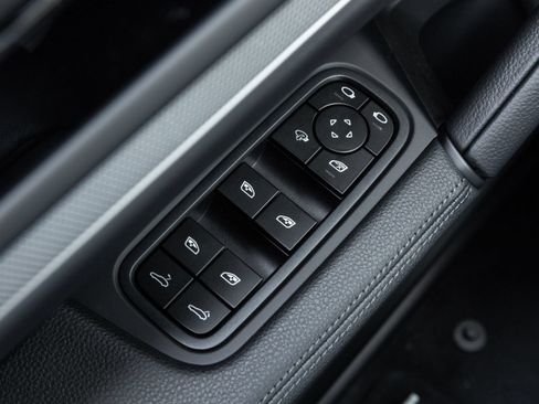 Certified 2026 Porsche Cayenne AWD/4WD image 20