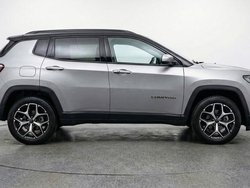 Used 2025 Jeep Compass Limited AWD/4WD image 11