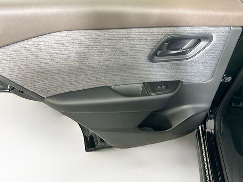 Used 2023 Nissan Rogue S AWD/4WD image 24