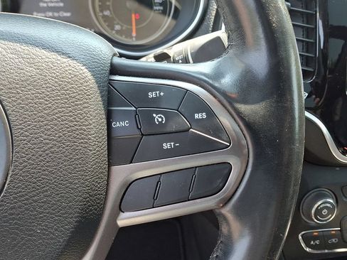 Used 2019 Jeep Cherokee Limited AWD/4WD image 24