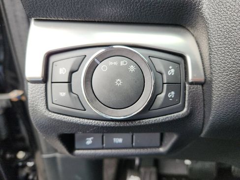 Used 2018 Ford Explorer XLT w/ Equipment Group 202A AWD/4WD image 26