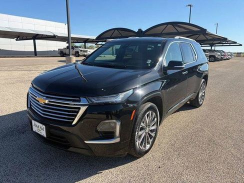 Used 2022 Chevrolet Traverse Premier FWD image 1