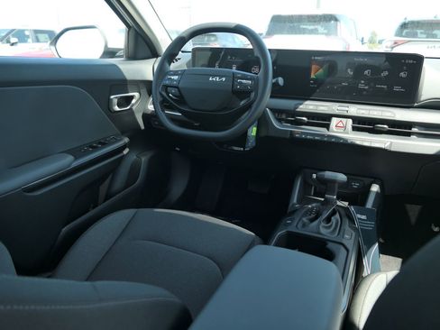 New 2025 Kia K4 LXS image 23