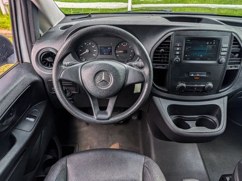 Used 2022 Mercedes-Benz Metris image 31