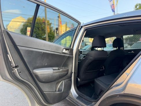 Used 2020 Kia Sportage LX AWD/4WD image 10