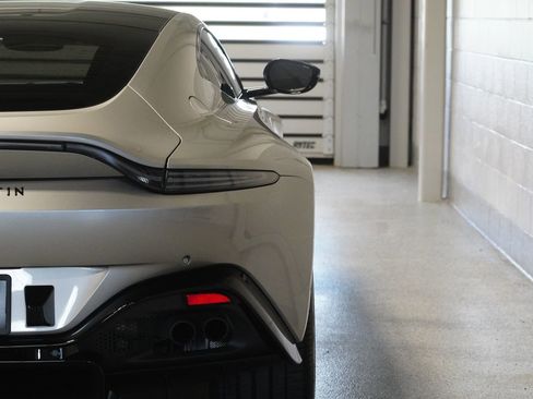 Used 2022 Aston Martin V8 Vantage Coupe RWD image 10