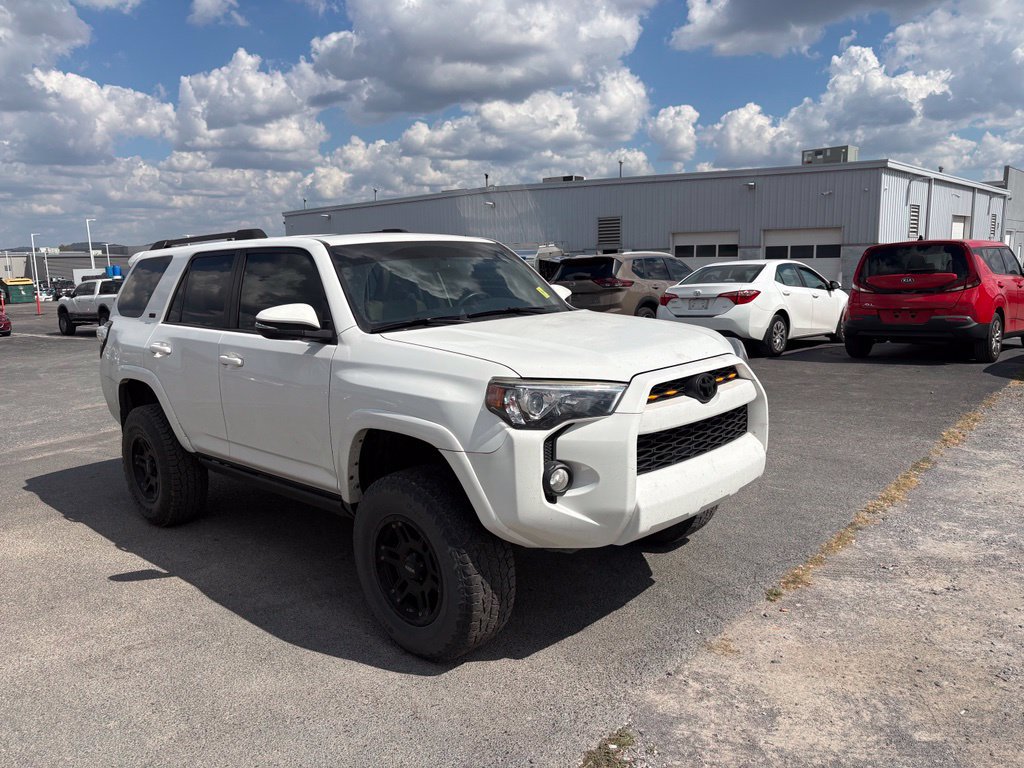 Used 2017 Toyota 4Runner SR5 Premium AWD/4WD image 2