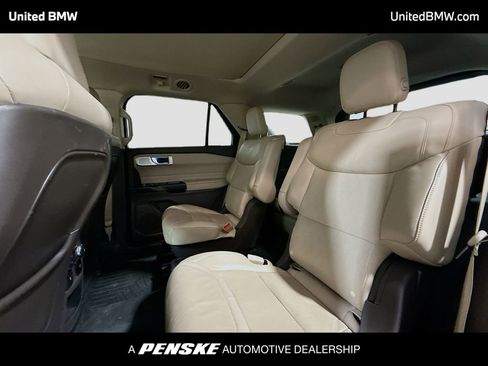 Used 2020 Ford Explorer Platinum w/ Premium Technology Package image 12