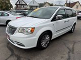 Used 2014 Chrysler Town & Country Touring-L image 3