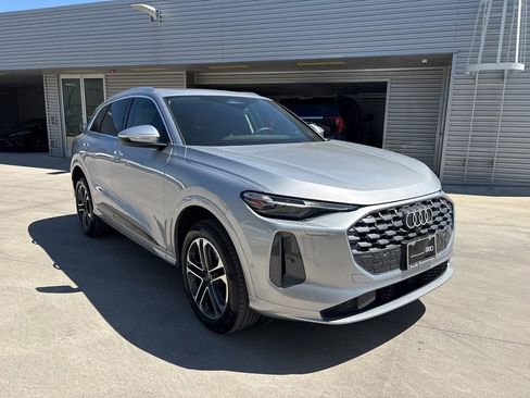 Used 2025 Audi Q5 Premium Plus w/ Premium Plus image 3