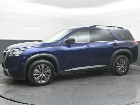 Used 2025 Nissan Pathfinder SV AWD/4WD image 5