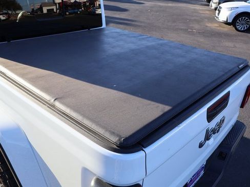 Used 2021 Jeep Gladiator Overland w/ Popular Equipment Package image 18