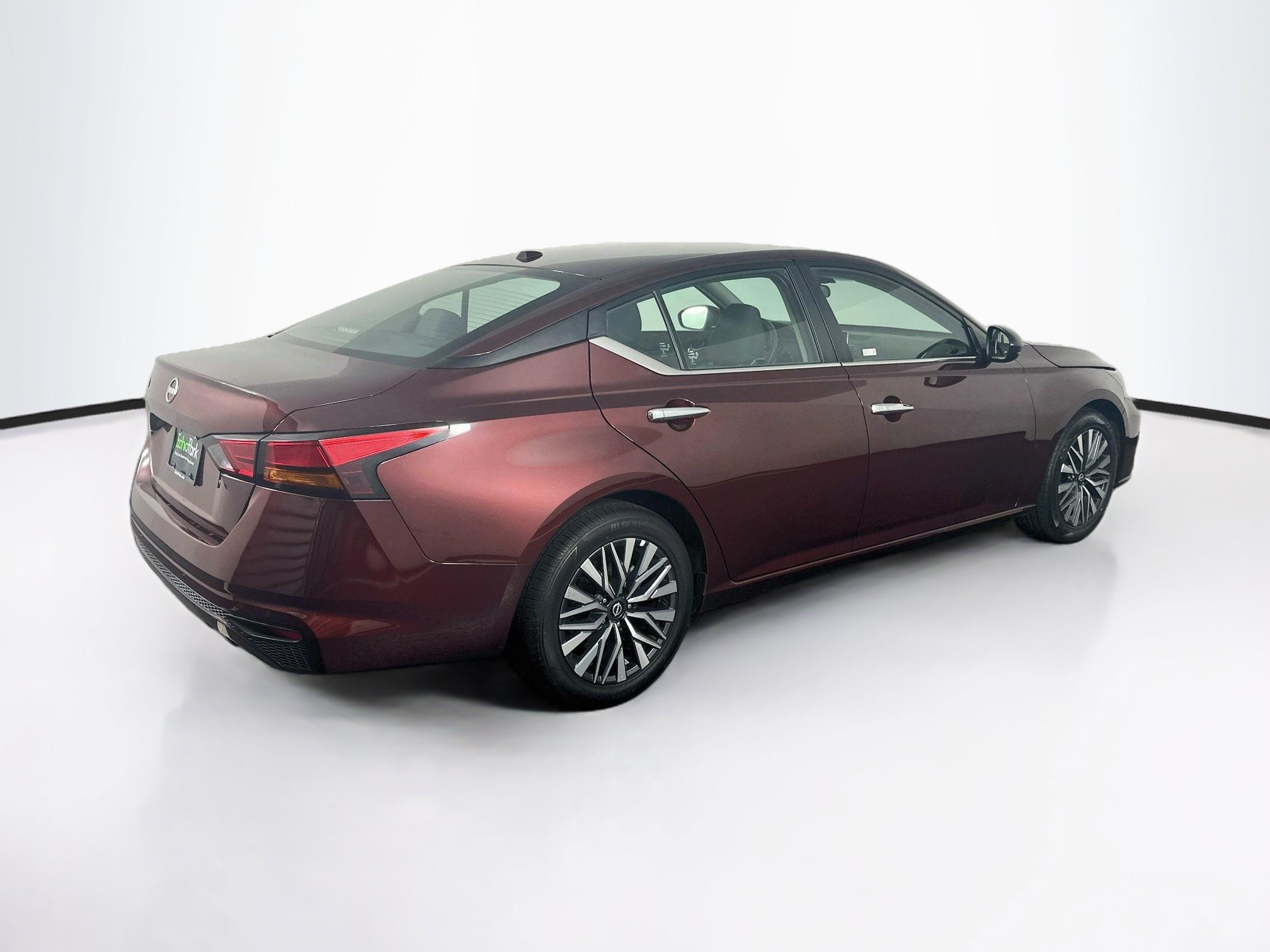 Used 2025 Nissan Altima 2.5 SV FWD image 9